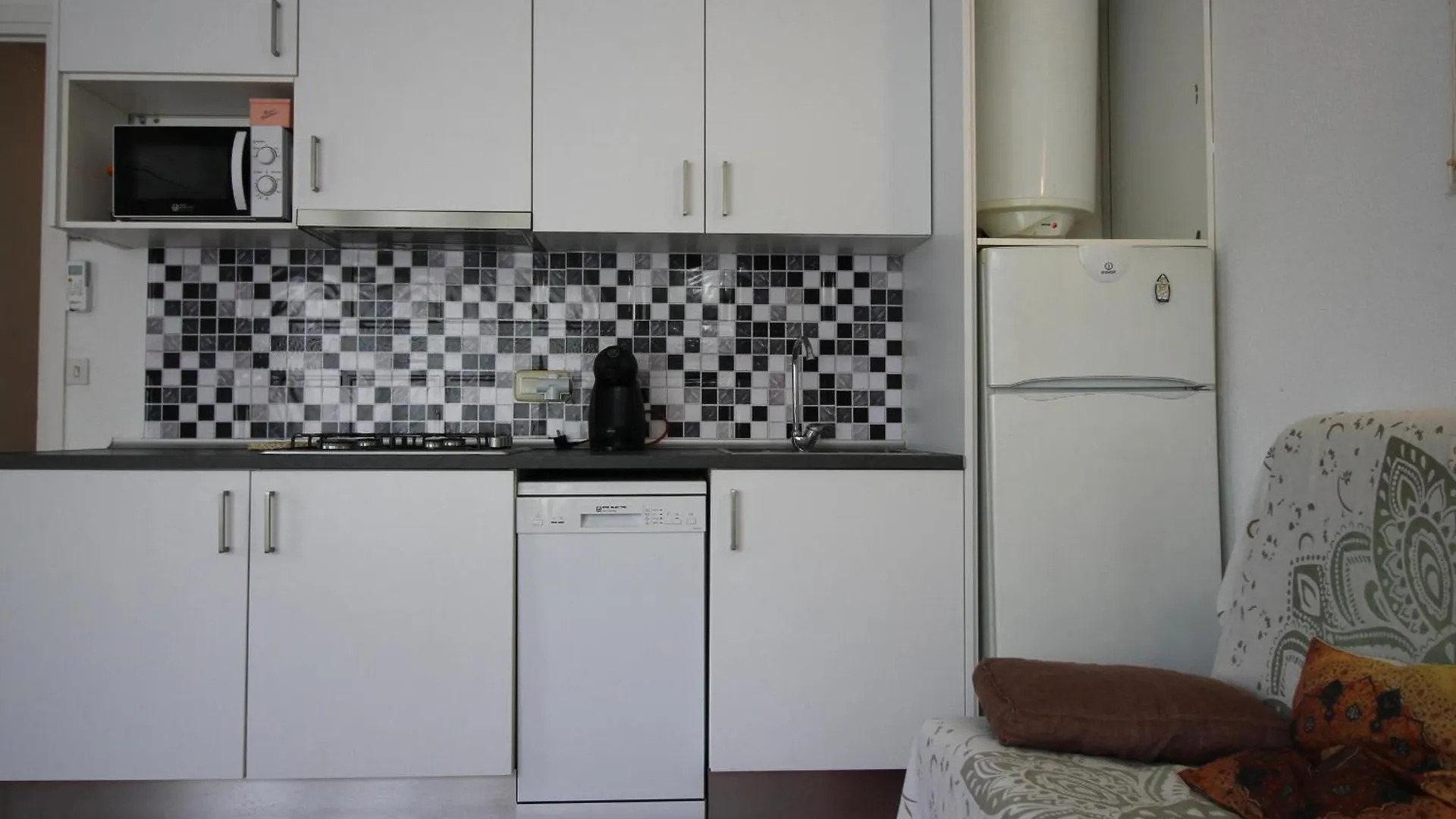 Apartamento Centrico A 20M De La Playa Del Puerto Con Tv, Aire Acondicionado Y Terraza - Es-228-189 Llanca Apartment