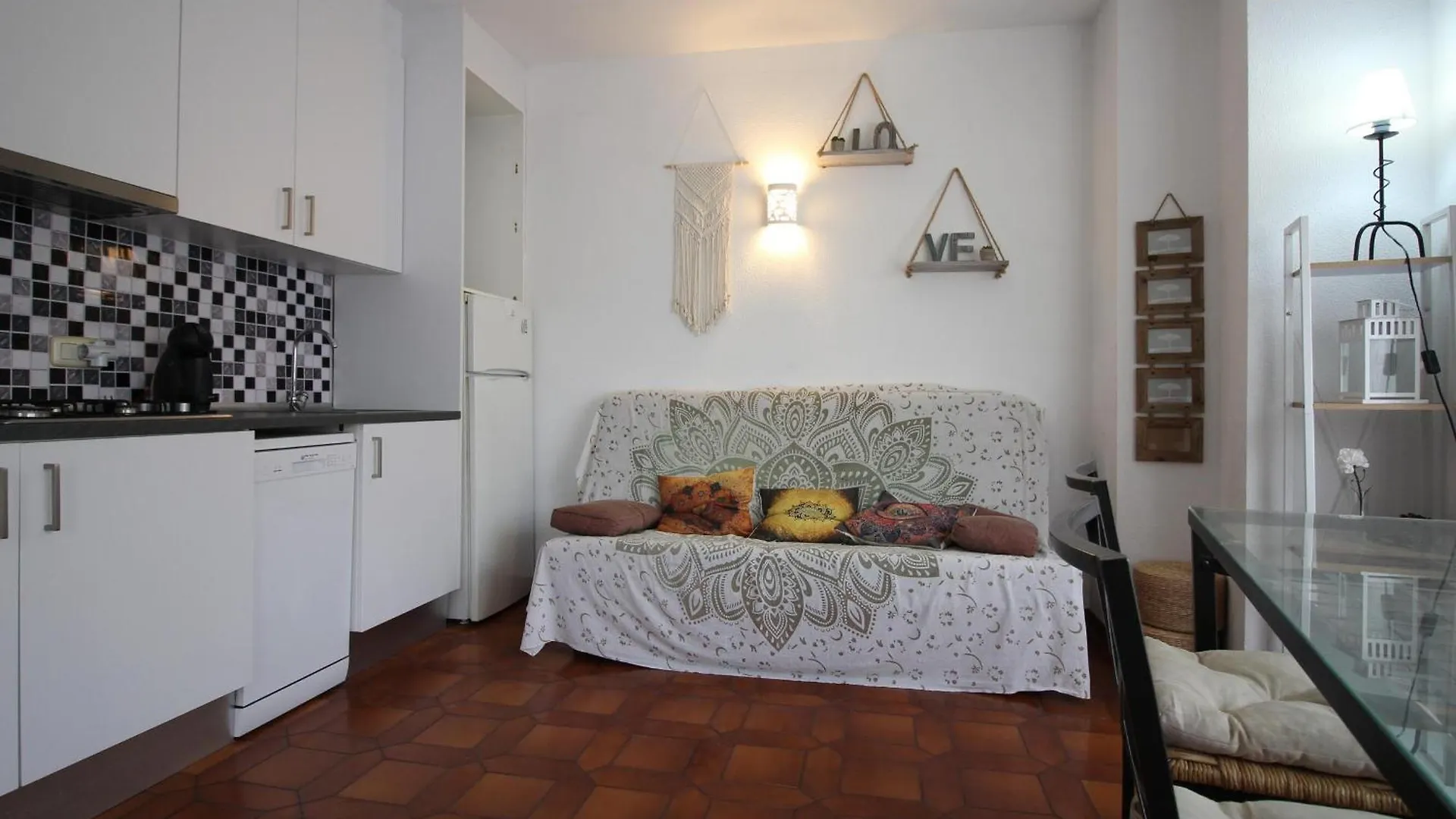 Apartamento Centrico A 20M De La Playa Del Puerto Con Tv, Aire Acondicionado Y Terraza - Es-228-189 Llanca Apartment