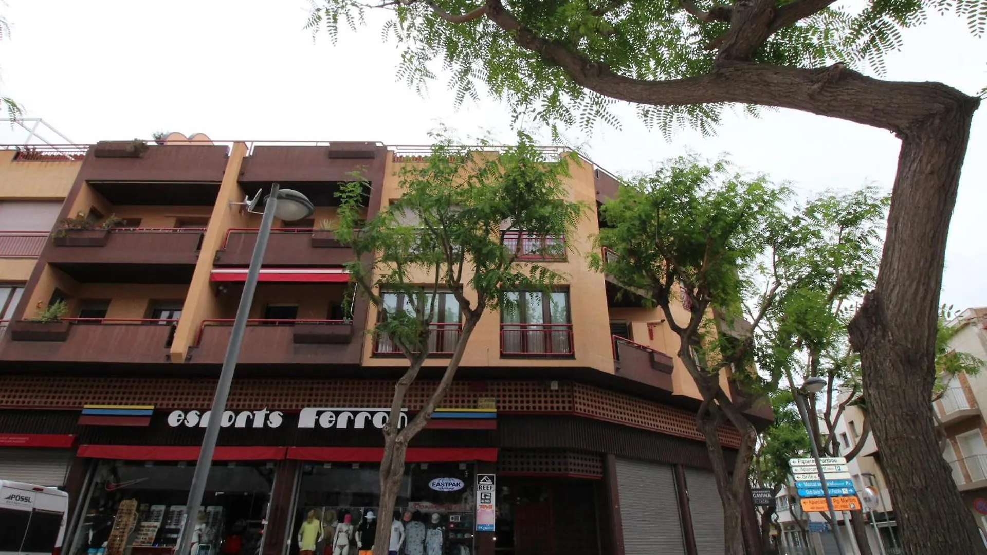 Apartamento Centrico A 20M De La Playa Del Puerto Con Tv, Aire Acondicionado Y Terraza - Es-228-189 Llanca